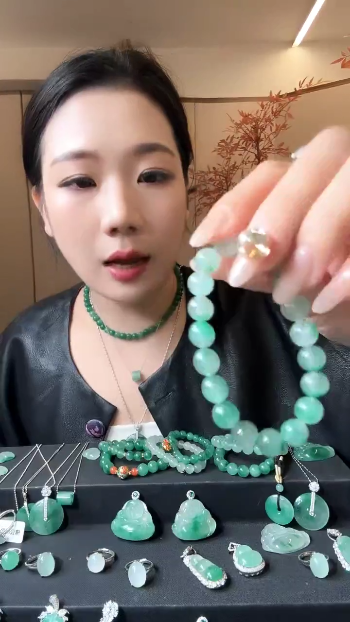未镶嵌手链石英质玉（非洲翠）非洲翠手串（拍一发其一）