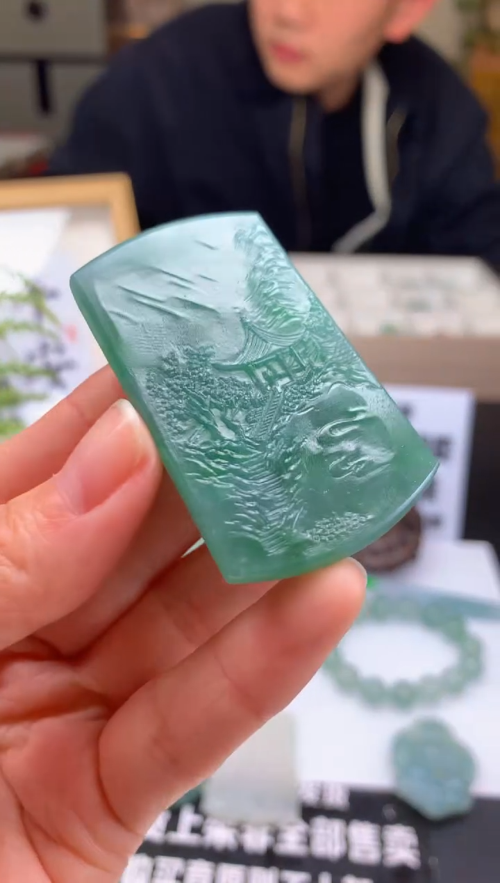 【闪购商品】定制翡翠未镶嵌吊坠-84043