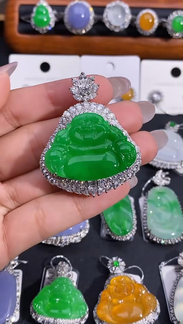 【闪购商品】翡翠颈饰18K金镶嵌吊坠