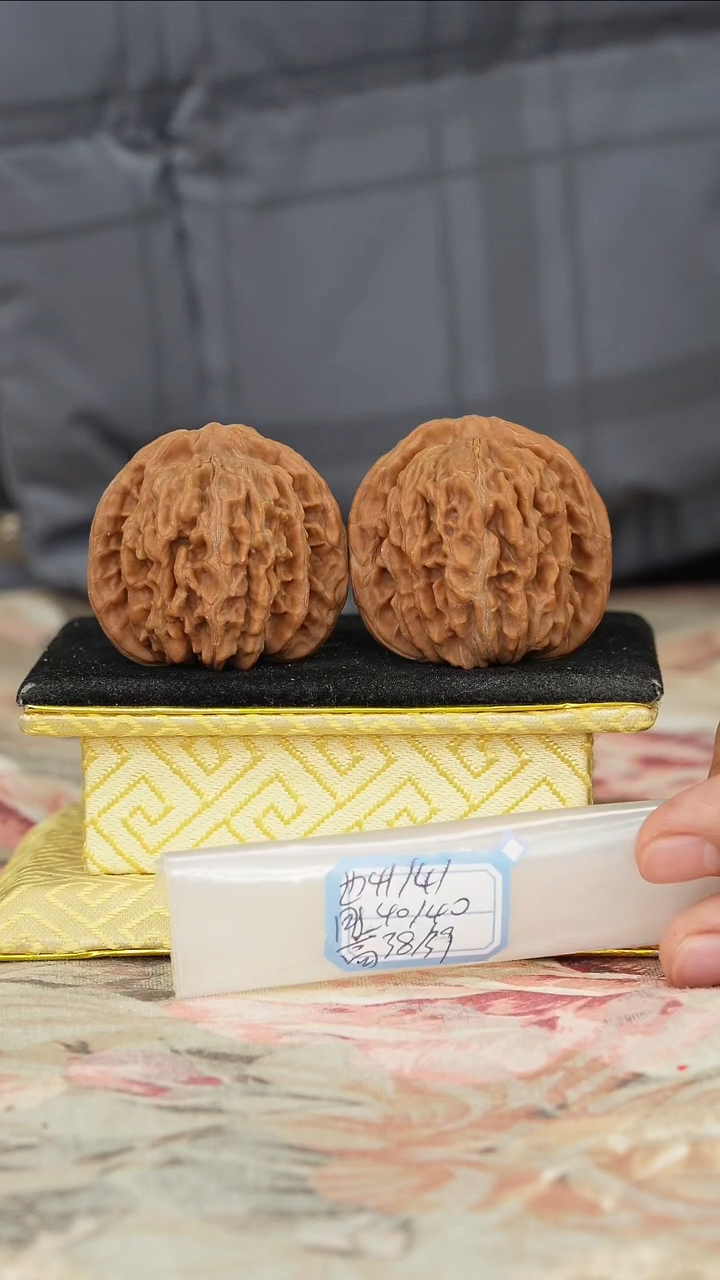 【闪购商品】文玩核桃把件一代楼