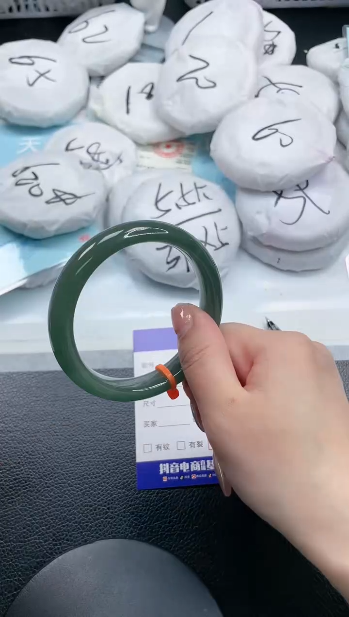 【闪购商品】石英质玉手镯未镶嵌6S67-59