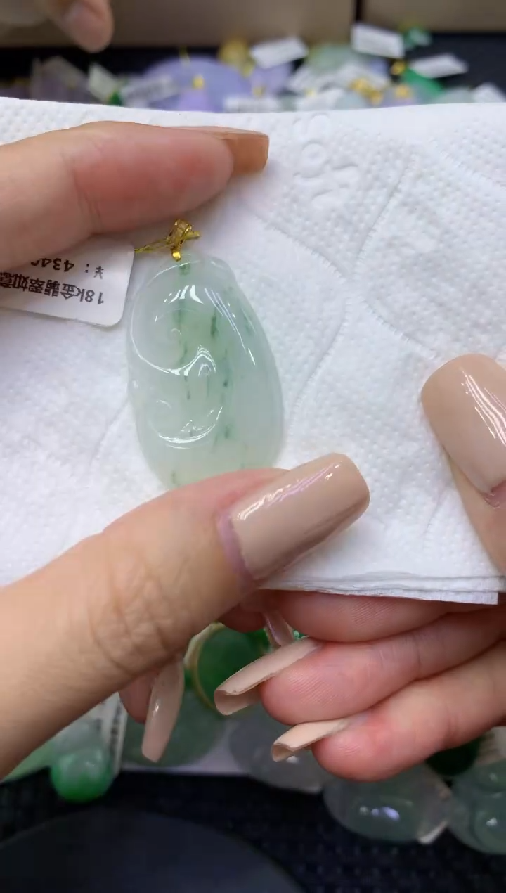 颈饰18K金镶嵌翡翠天然缅甸翡翠A货