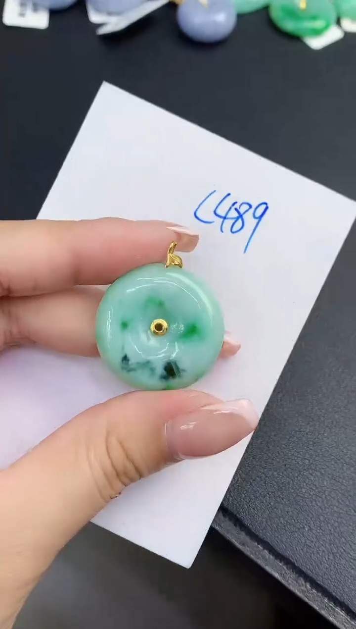 翡翠18K金镶嵌颈饰缅甸天然翡翠A货