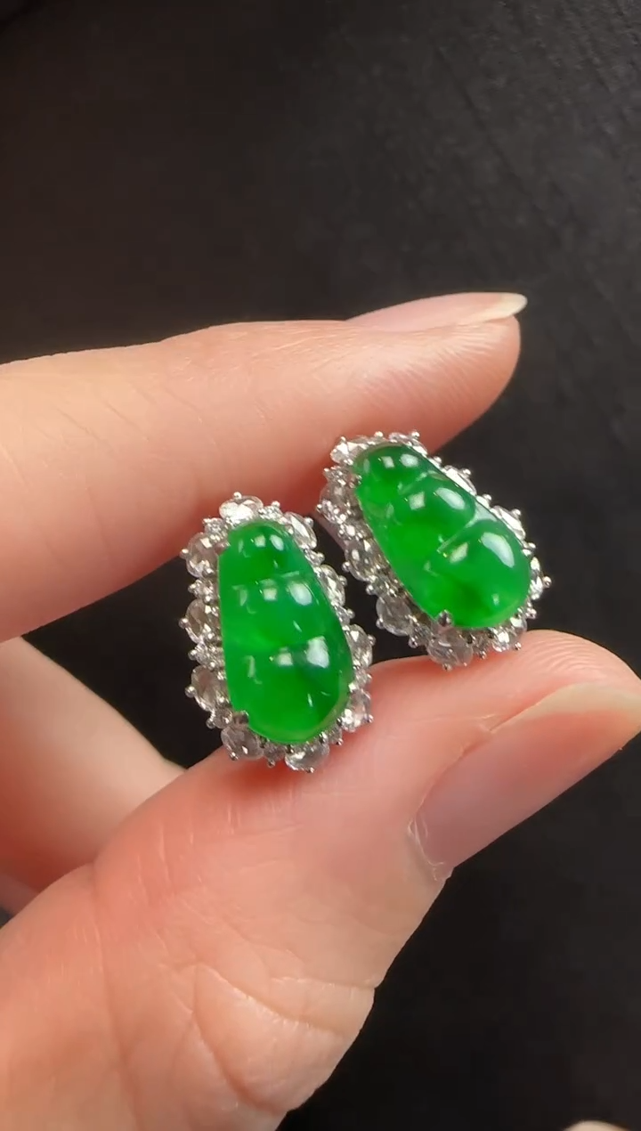 18K金镶嵌翡翠耳饰405豆子一对