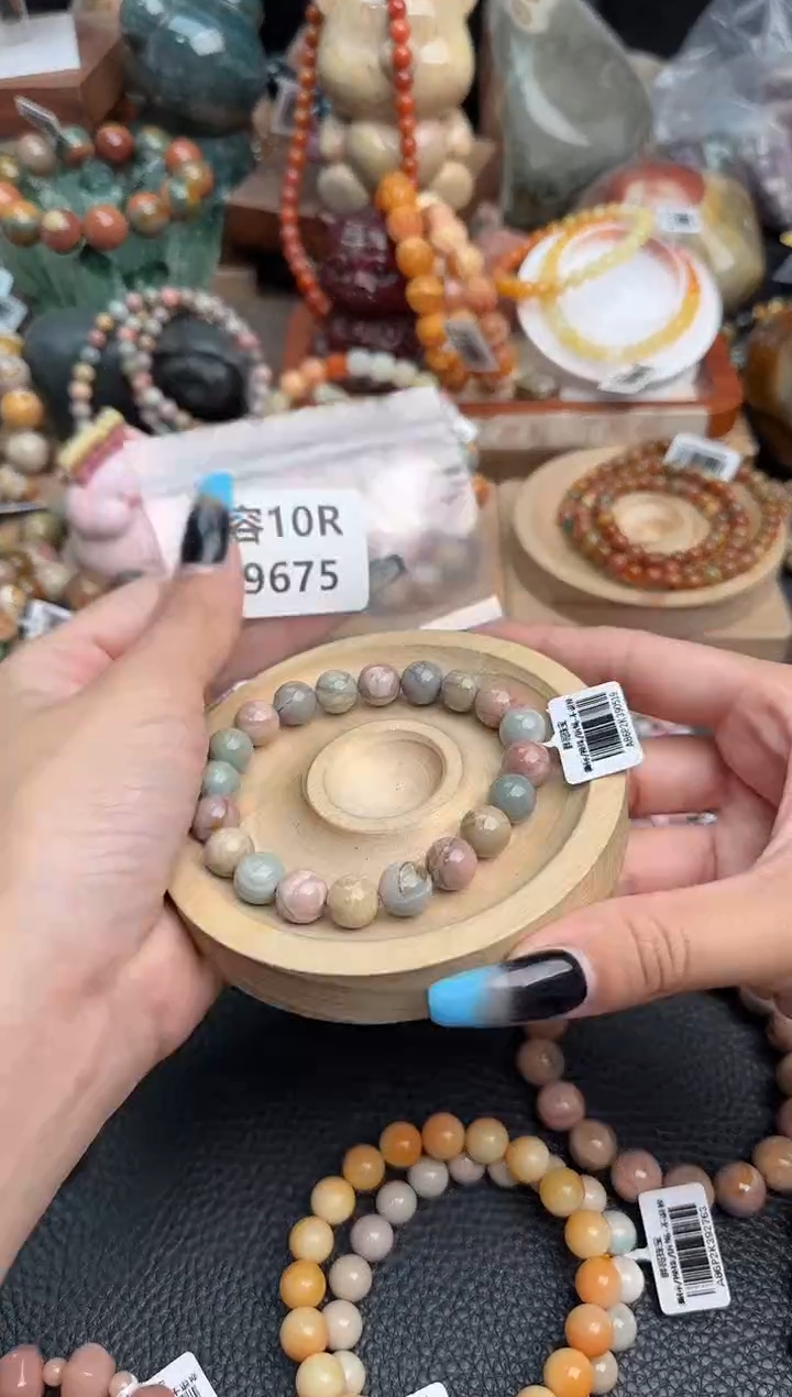 【闪购商品】石英质玉未镶嵌手链10R9675