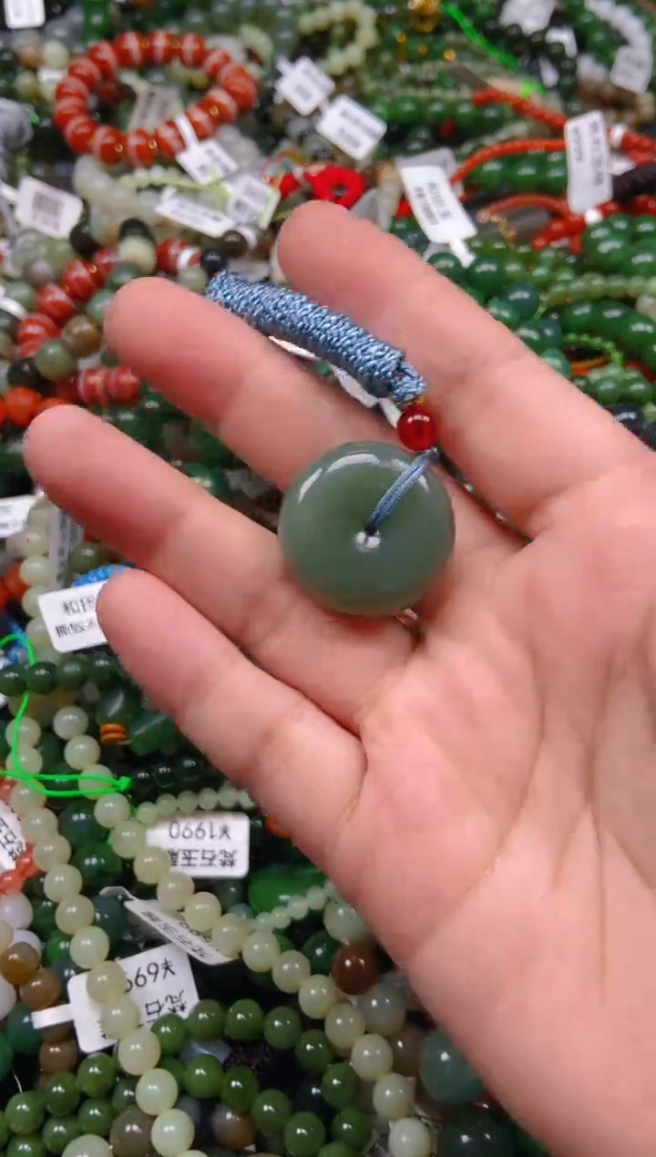 和田玉未镶嵌颈饰1