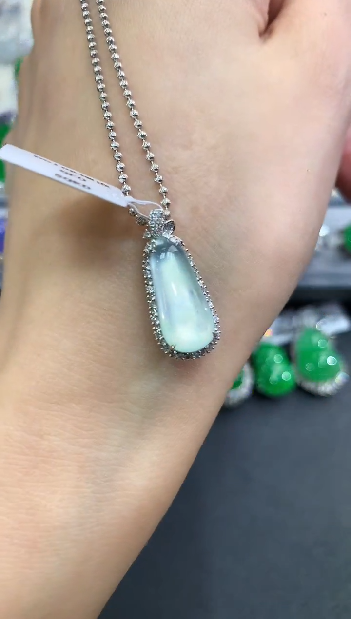 【闪购商品】翡翠吊坠(不含链)18K金镶嵌w12         