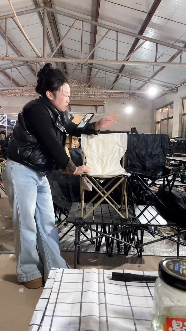 铁生锈  中号  折叠靠背  颜色随机