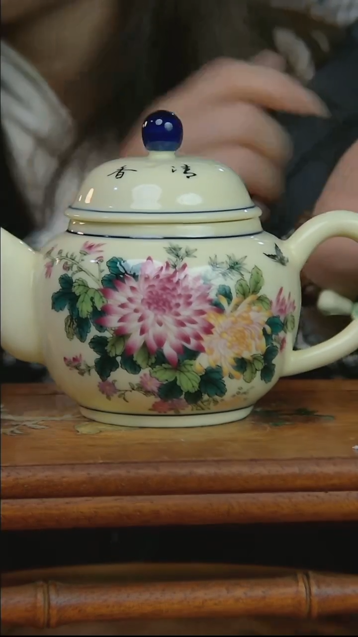 摆件陶黄稀土菊花壶