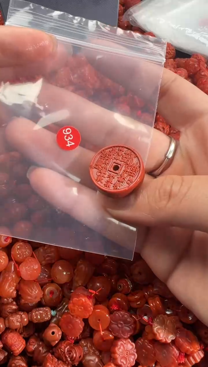 南红玛瑙未镶嵌颈饰1