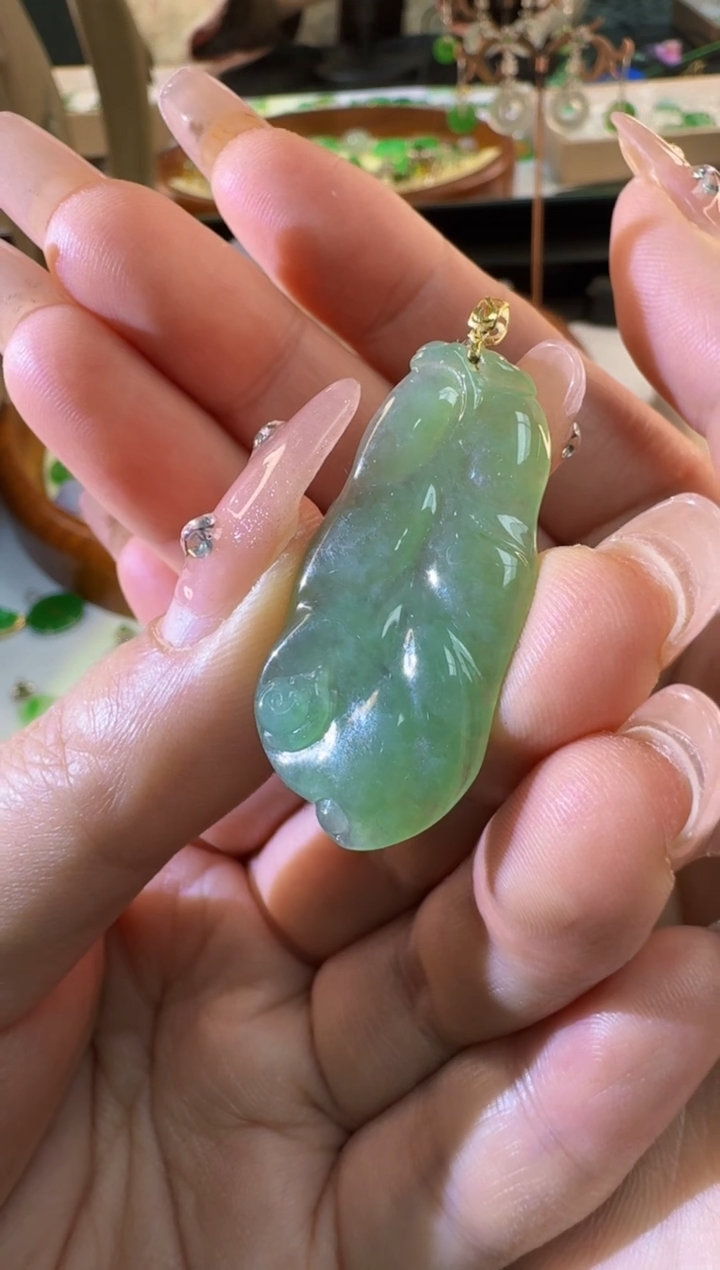 【闪购商品】翡翠颈饰18K金镶嵌缅甸A货翡翠叶子吊坠