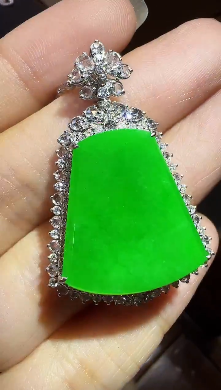 吊坠(不含链)18K金镶嵌翡翠无事牌