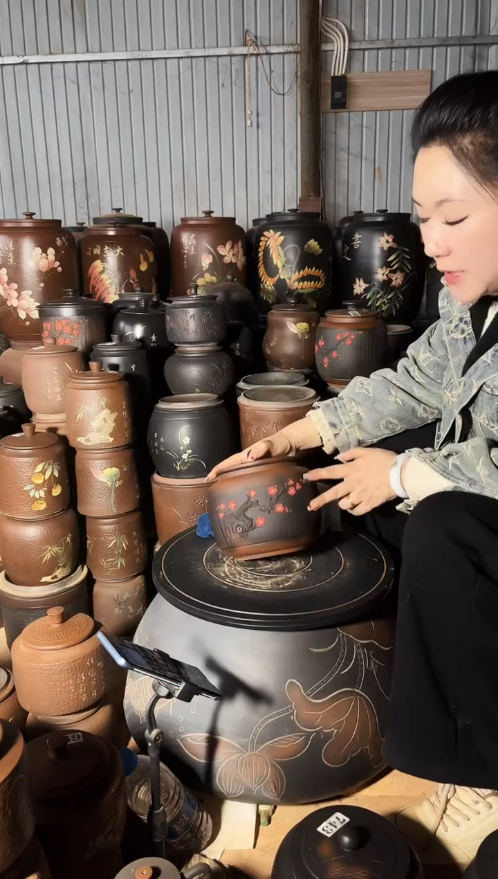 【闪购商品】壶瑕疵茶叶罐苹果红梅  353