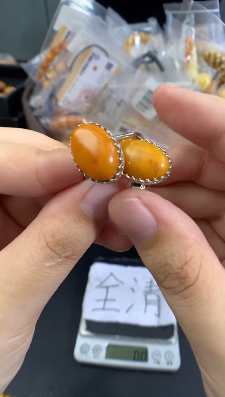 蜜蜡未镶嵌珠宝奇石多样性发一件