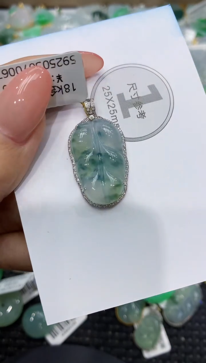 颈饰18K金镶嵌翡翠111111111111
