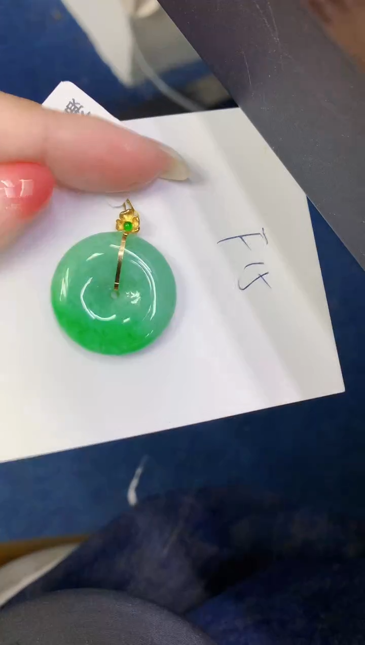 翡翠18K金镶嵌颈饰缅甸天然翡翠A货