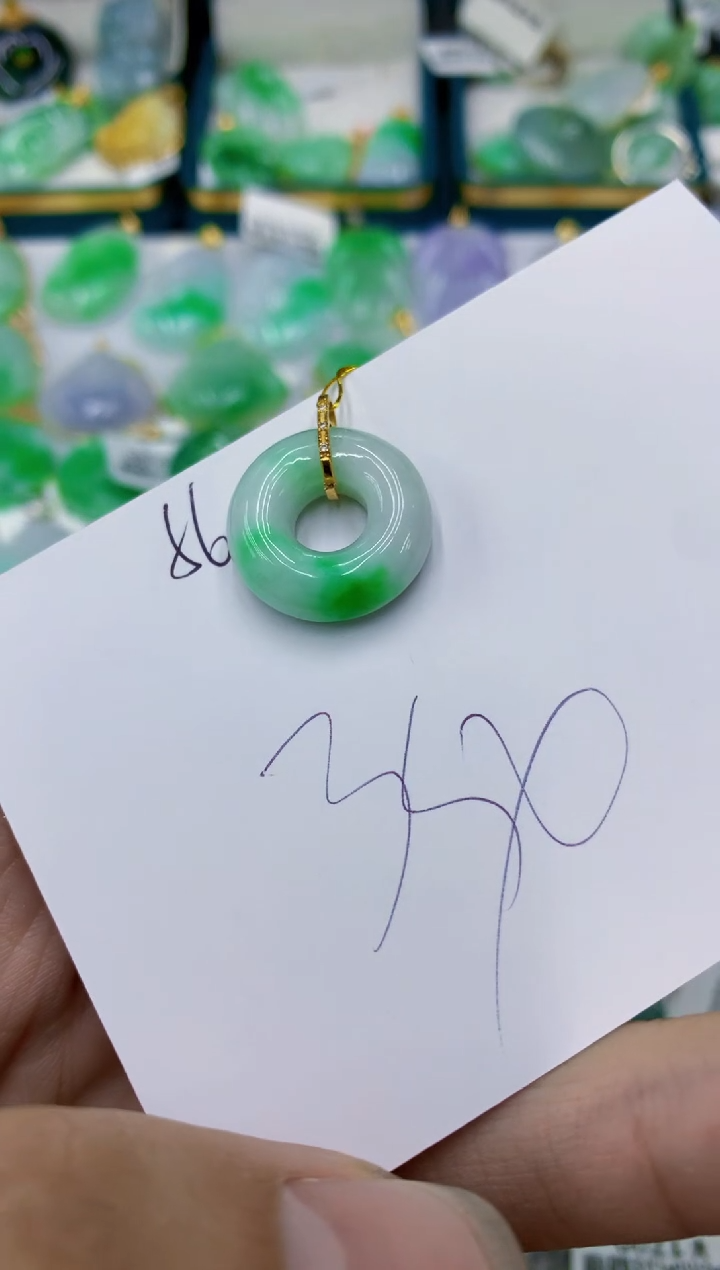 翡翠18K金镶嵌颈饰1111111111