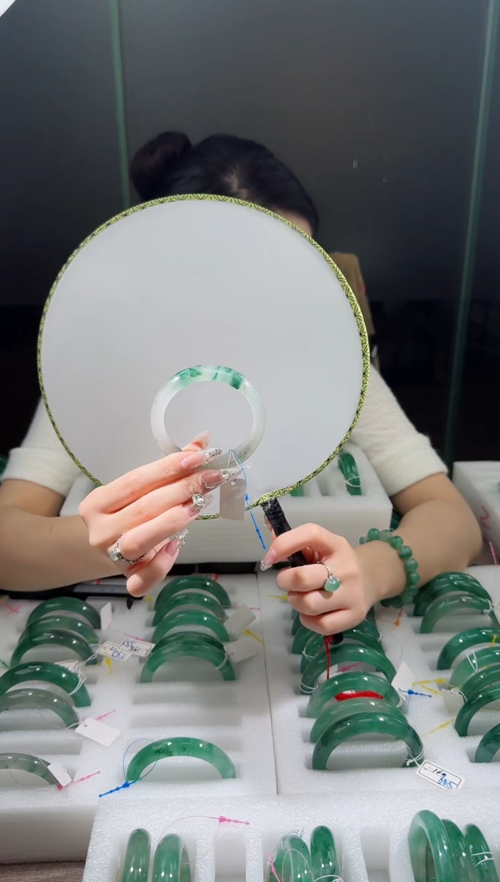 【闪购商品】石英质玉手镯未镶嵌204