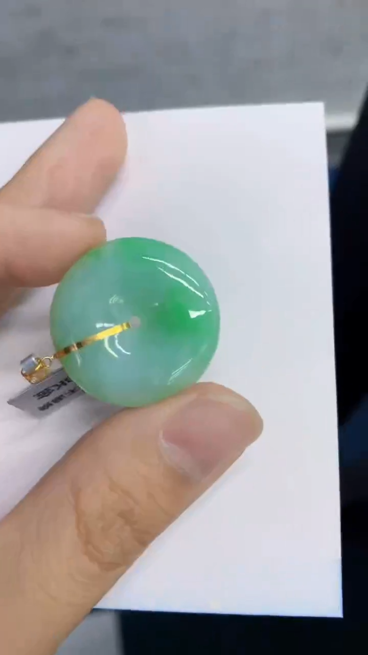 翡翠18K金镶嵌颈饰             1