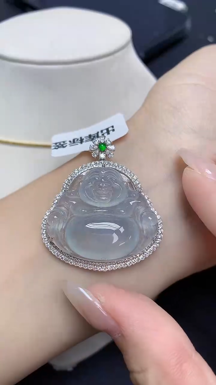 翡翠18K金镶嵌颈饰天然缅甸翡翠A货多样性发其一