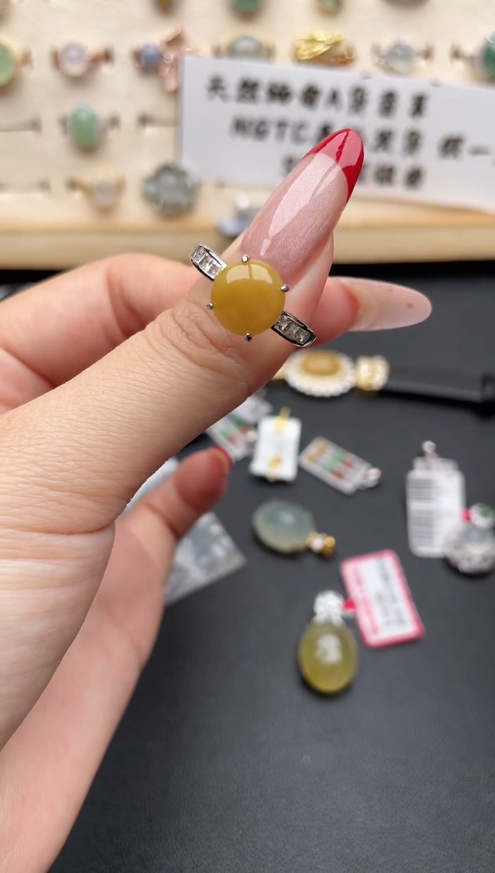 【闪购商品】翡翠戒指银S925镶嵌一物一证一礼盒