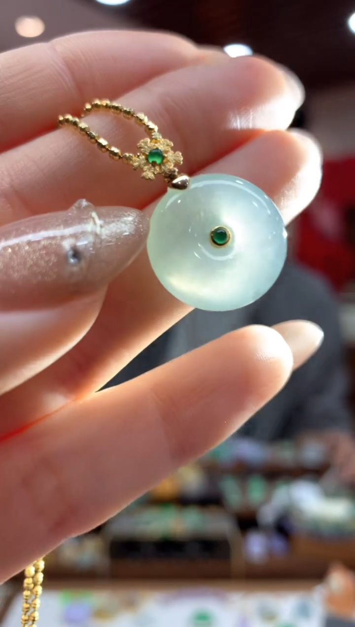 【闪购商品】翡翠吊坠(不含链)18K金镶嵌平安扣