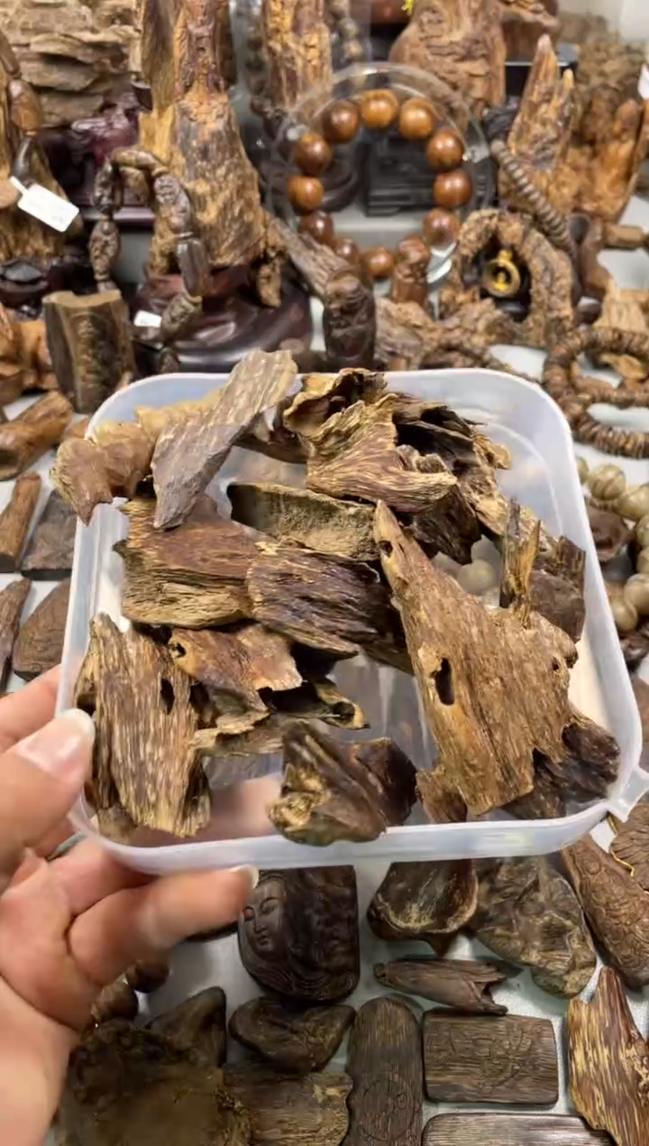 沉香沉香碎屑灰*沉香  海南