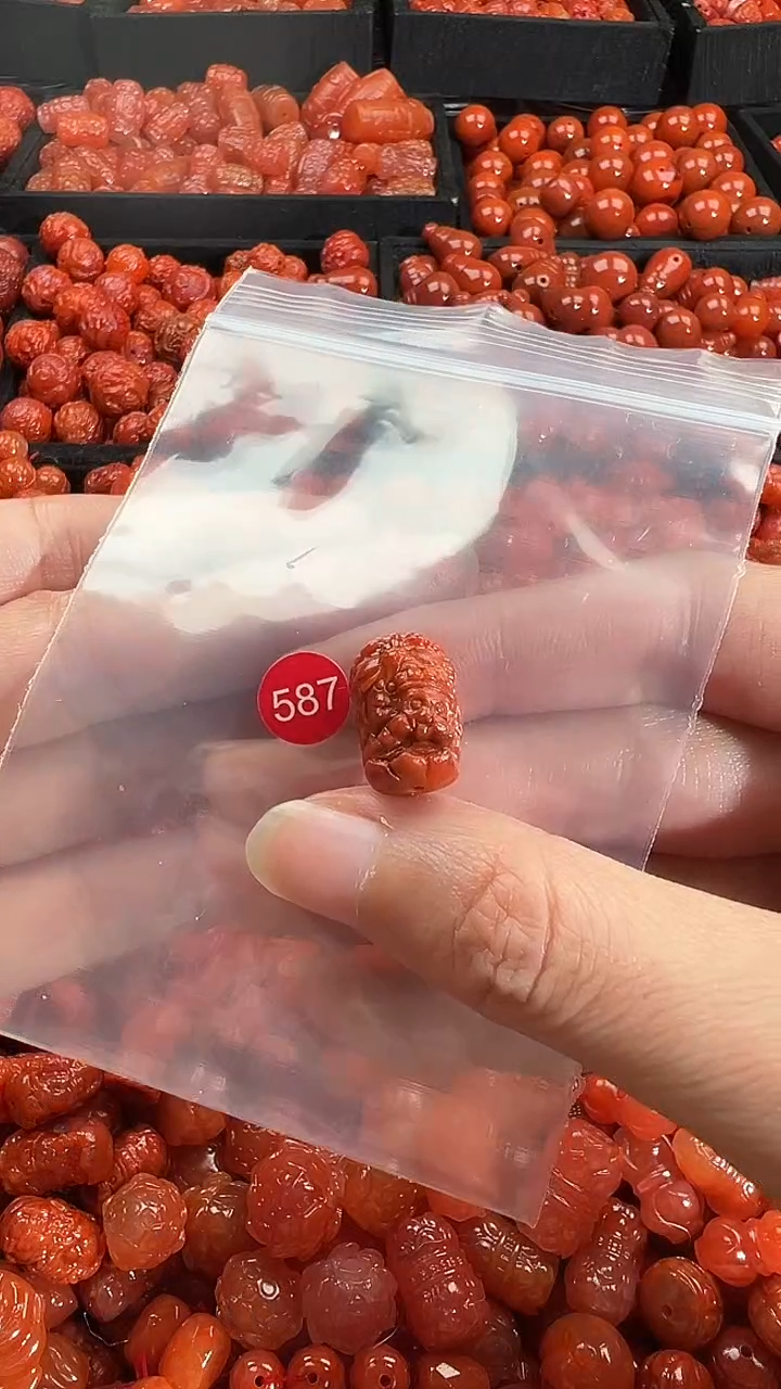颈饰未镶嵌南红玛瑙1