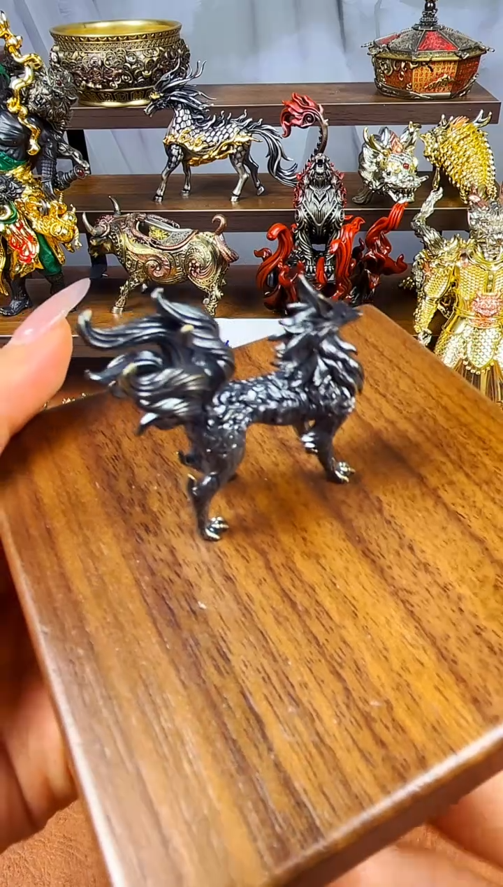 九尾狐黄铜摆件复古色