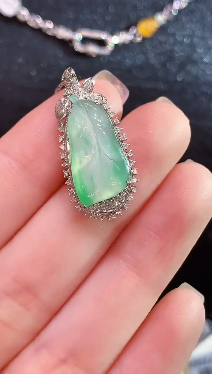 吊坠(不含链)18K金镶嵌翡翠L多样性发其一