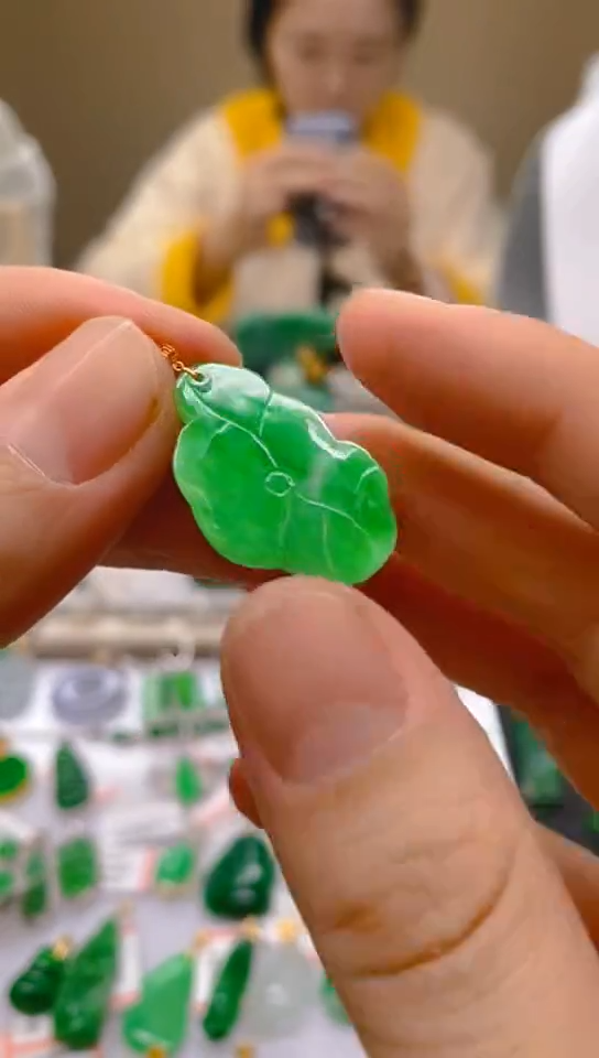 【闪购商品】翡翠颈饰18K金镶嵌天然翡翠A货，一物一证