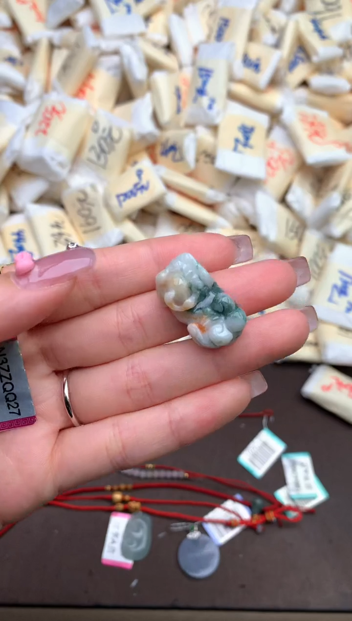 【闪购商品】翡翠挂件未镶嵌 —