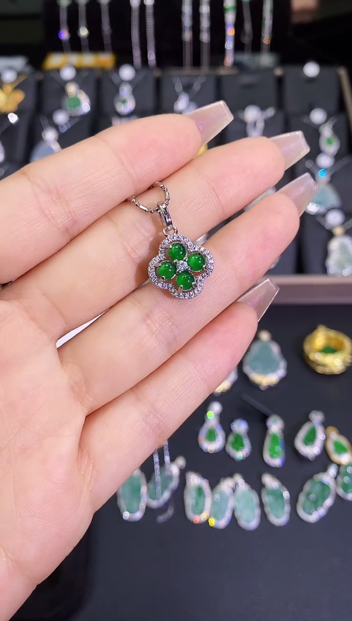 【闪购商品】翡翠吊坠(赠链)未镶嵌翡翠吊坠