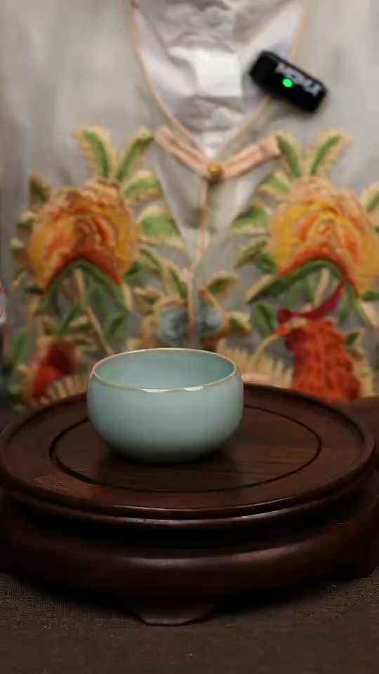 瓷片天青色全手工卧足罗汉杯90ml微瑕不带礼盒