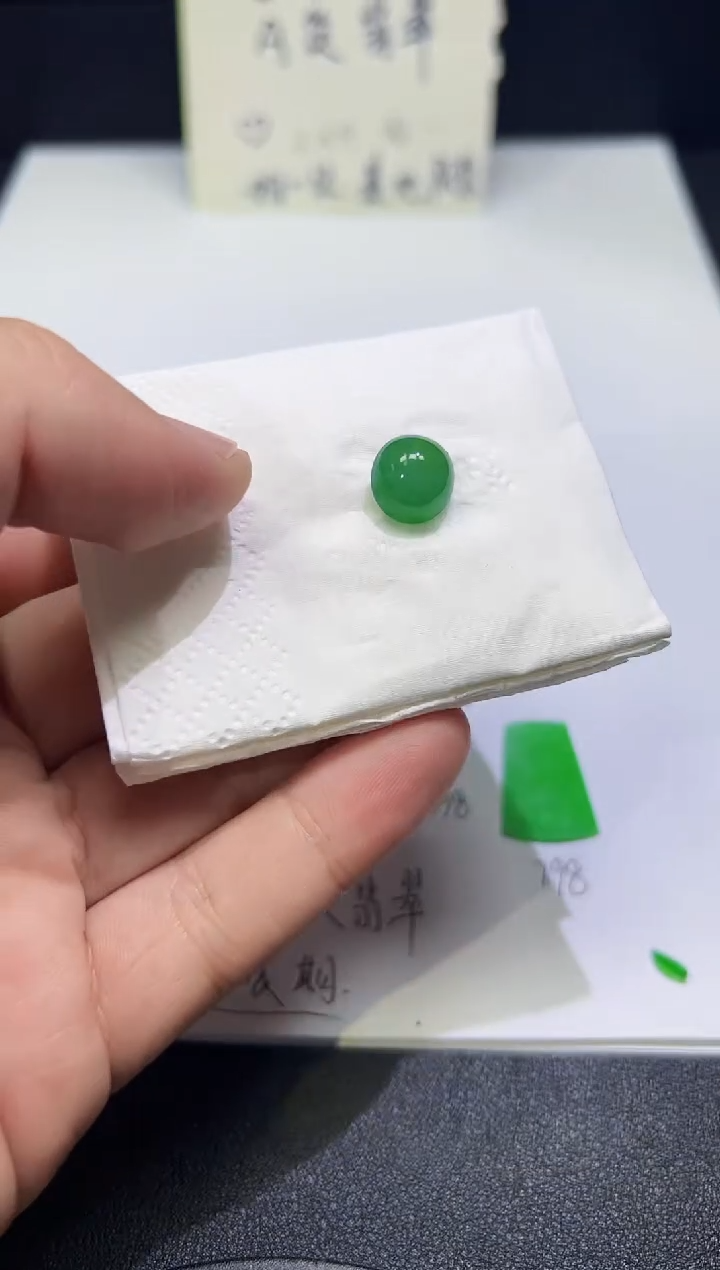 裸石翡翠缅甸A货翡翠一件