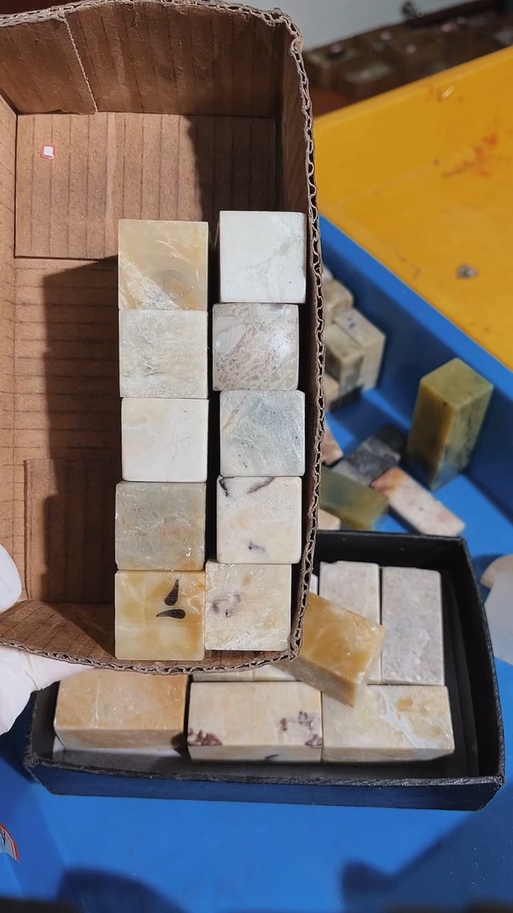 老挝石用****1瑕疵不规则章