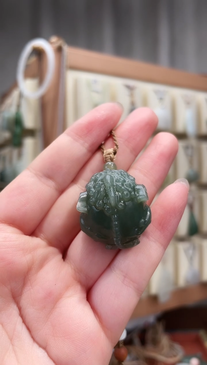 颈饰未镶嵌和田玉新疆且末蓝圆貔貅27*24*23.6毫米