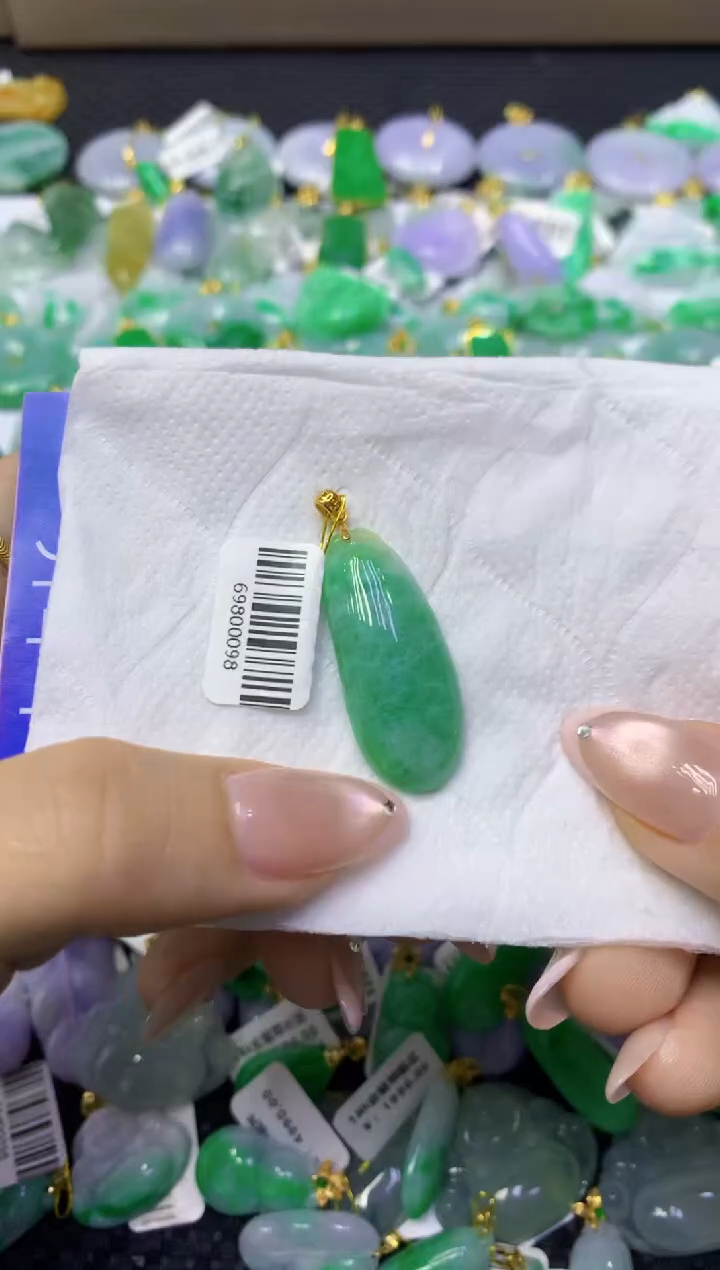 颈饰未镶嵌翡翠天然缅甸翡翠A货