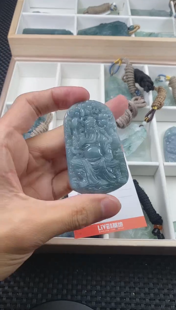 翡翠未镶嵌颈饰 