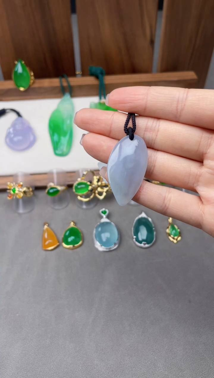 【闪购商品】翡翠颈饰未镶嵌王朝阳翠语《逍遥游》糯冰翡翠吊坠