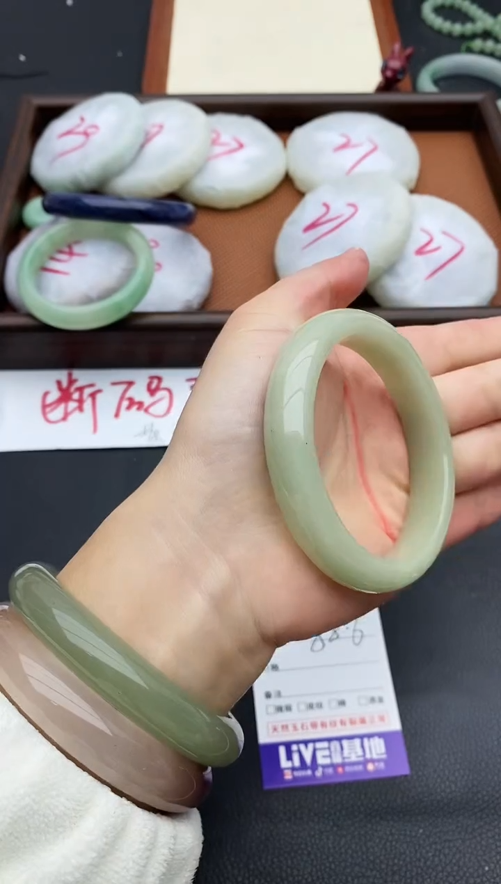 未镶嵌手镯石英质玉162+58.6