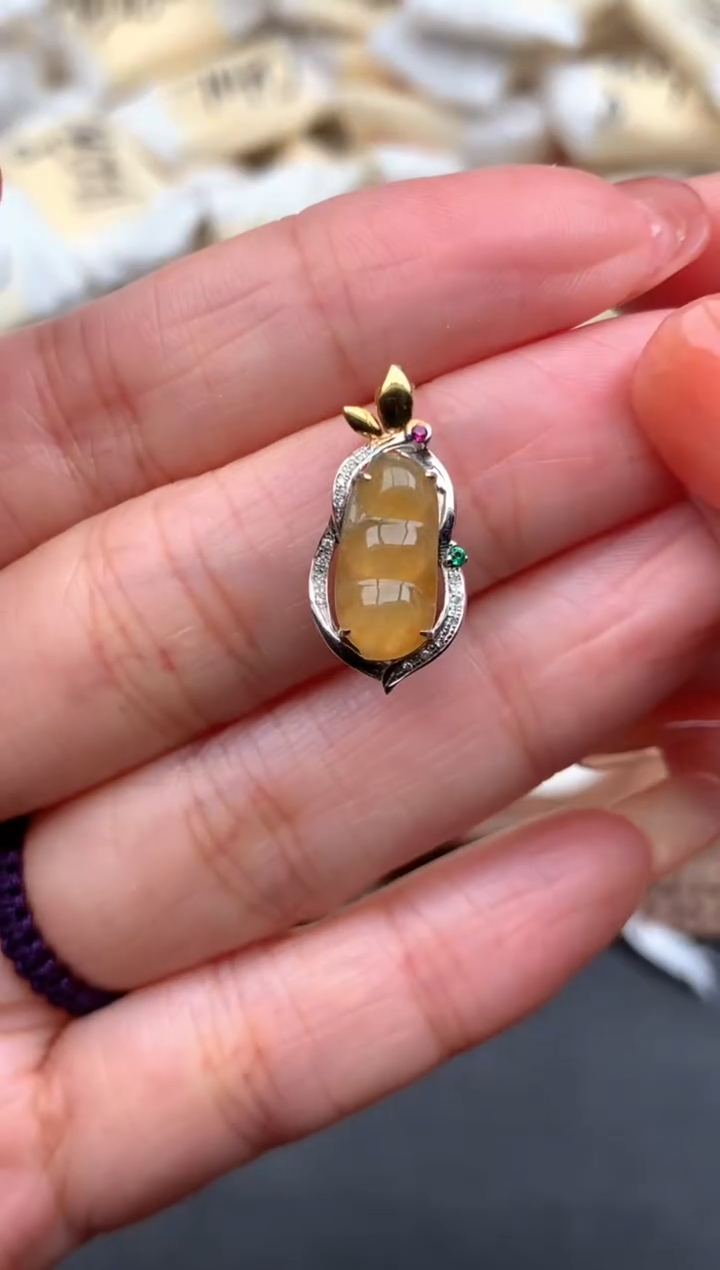 18K金镶嵌挂件翡翠1