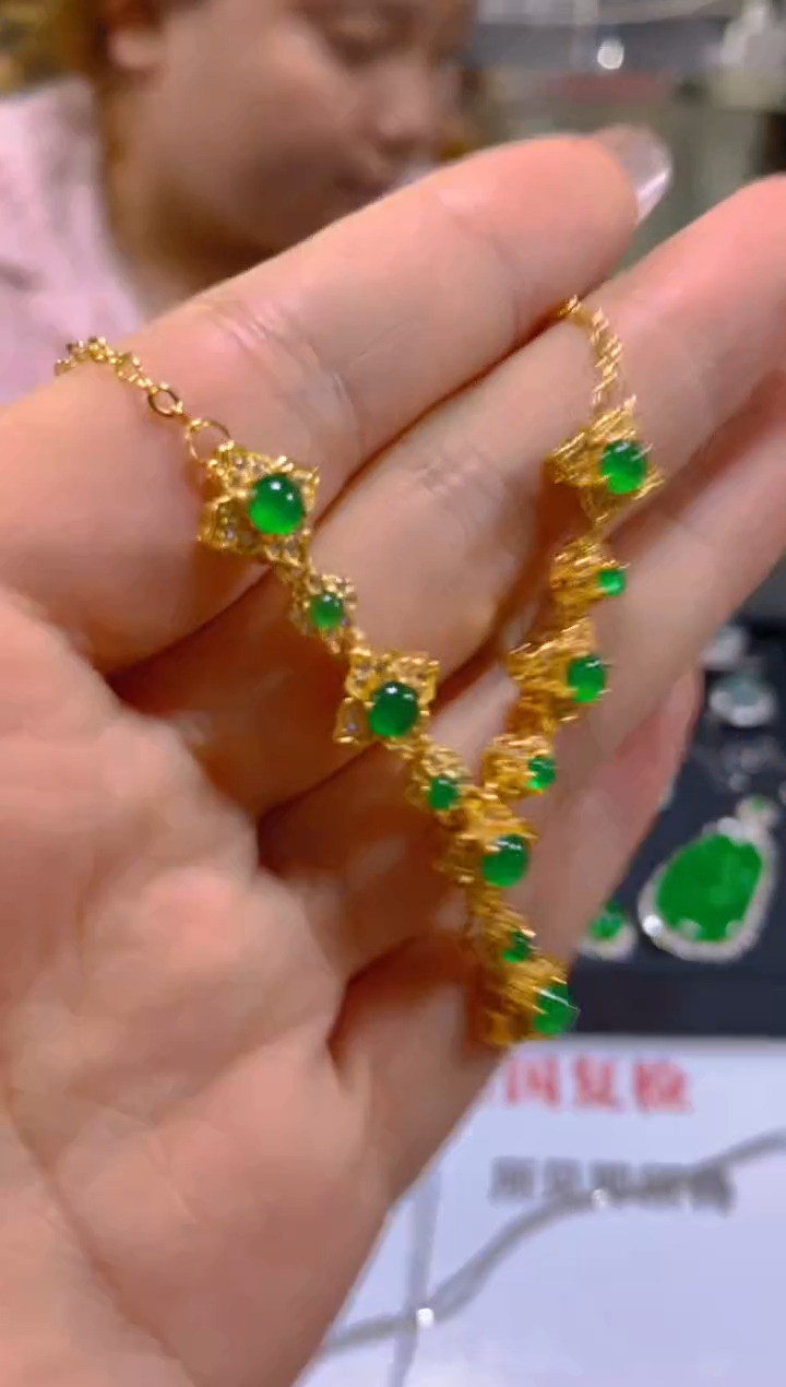 翡翠未镶嵌颈饰多样性发一