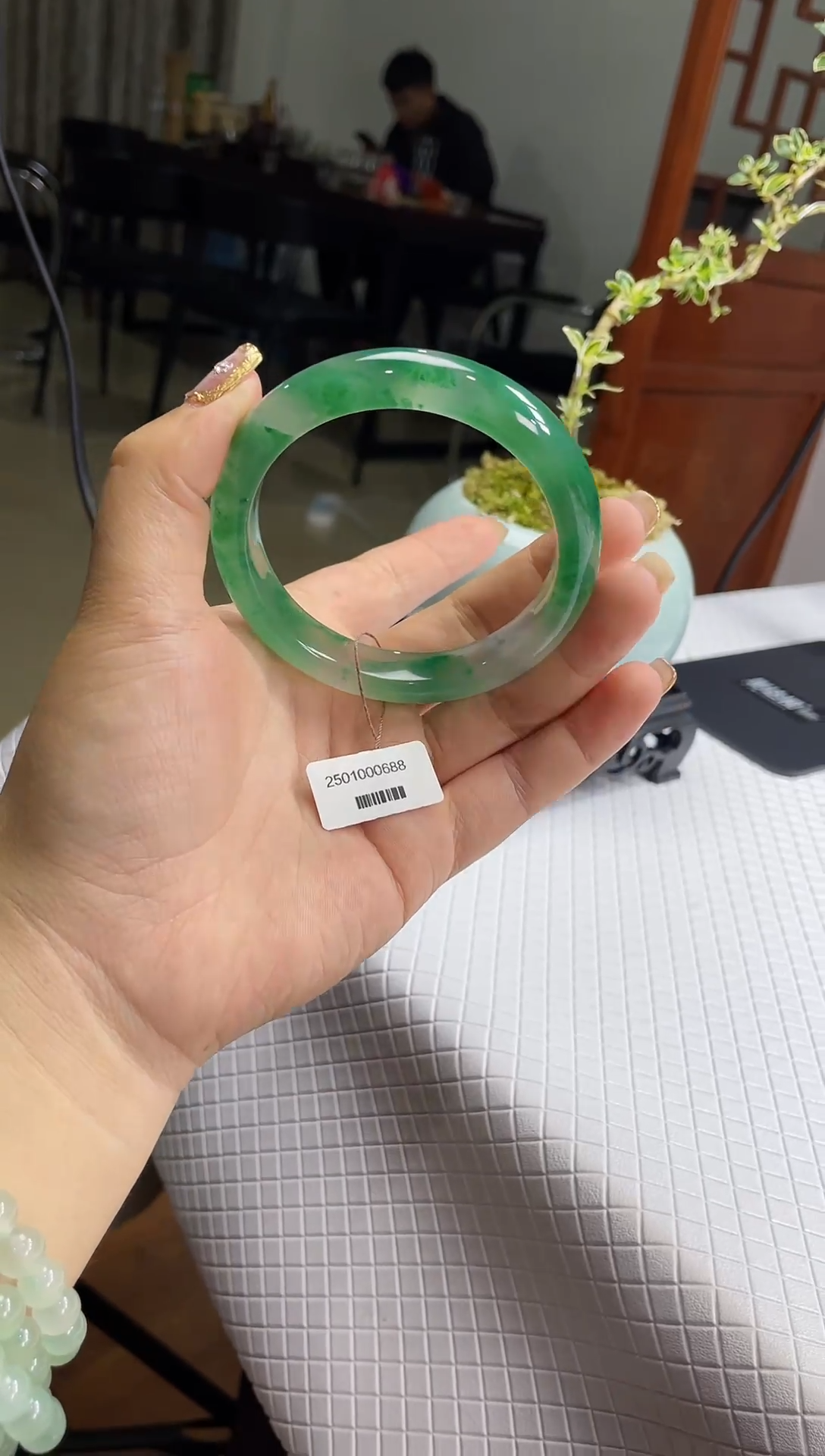 【闪购商品】石英质玉手镯未镶嵌非洲翠手镯多样性发货