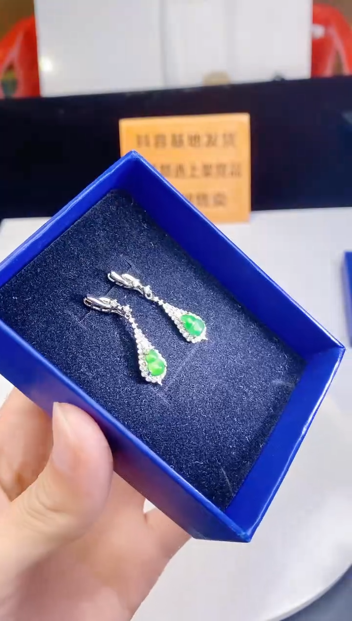 颈饰未镶嵌翡翠·