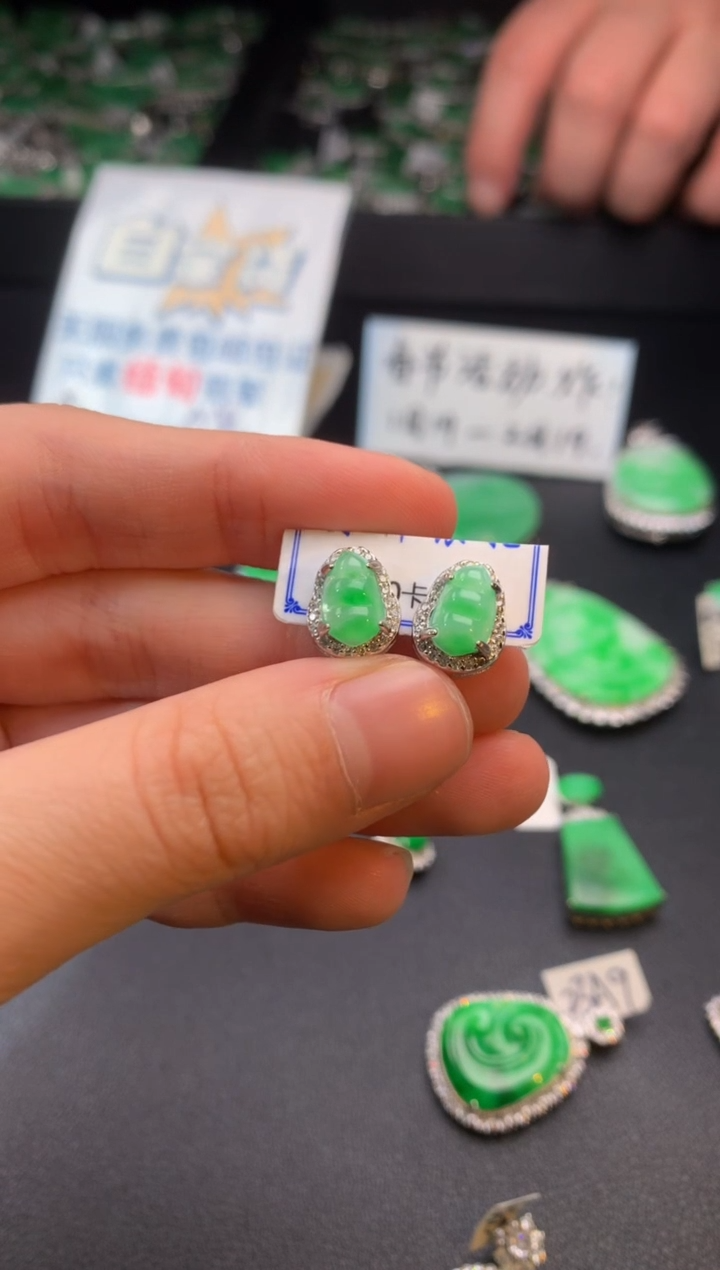 【闪购商品】翡翠耳饰银S925镶嵌翡翠