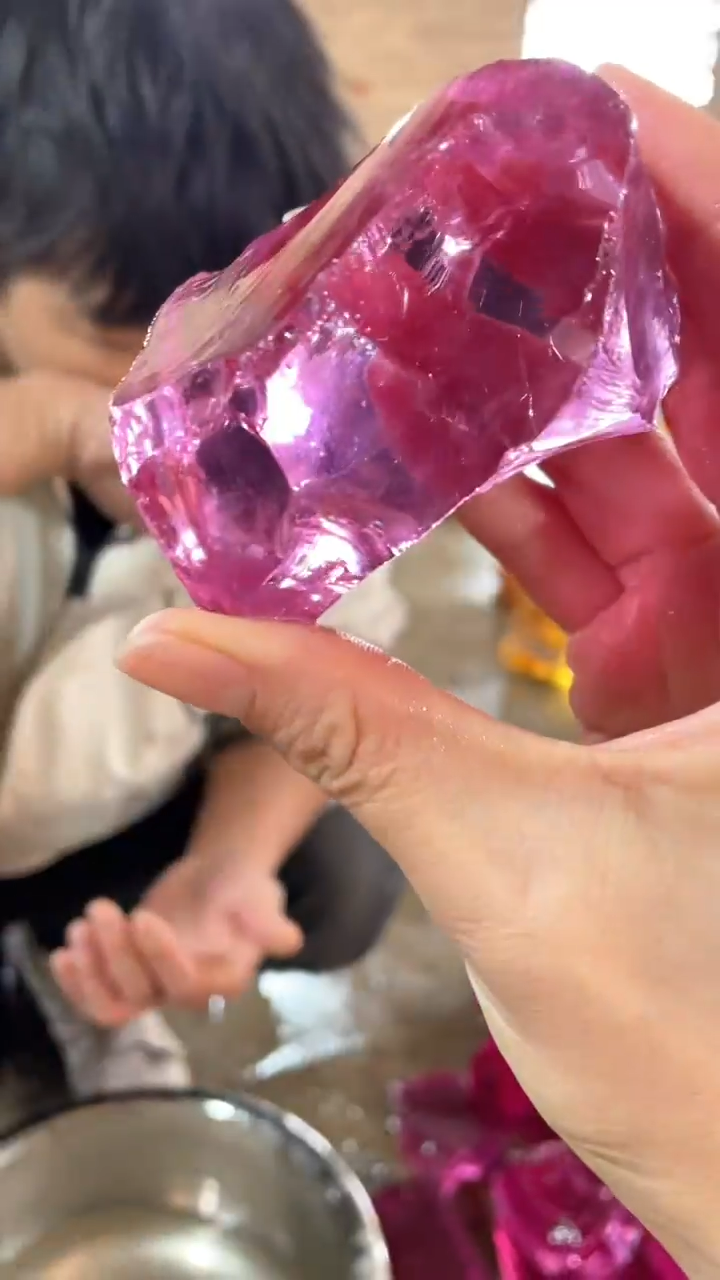 新疆五彩石原石摆件