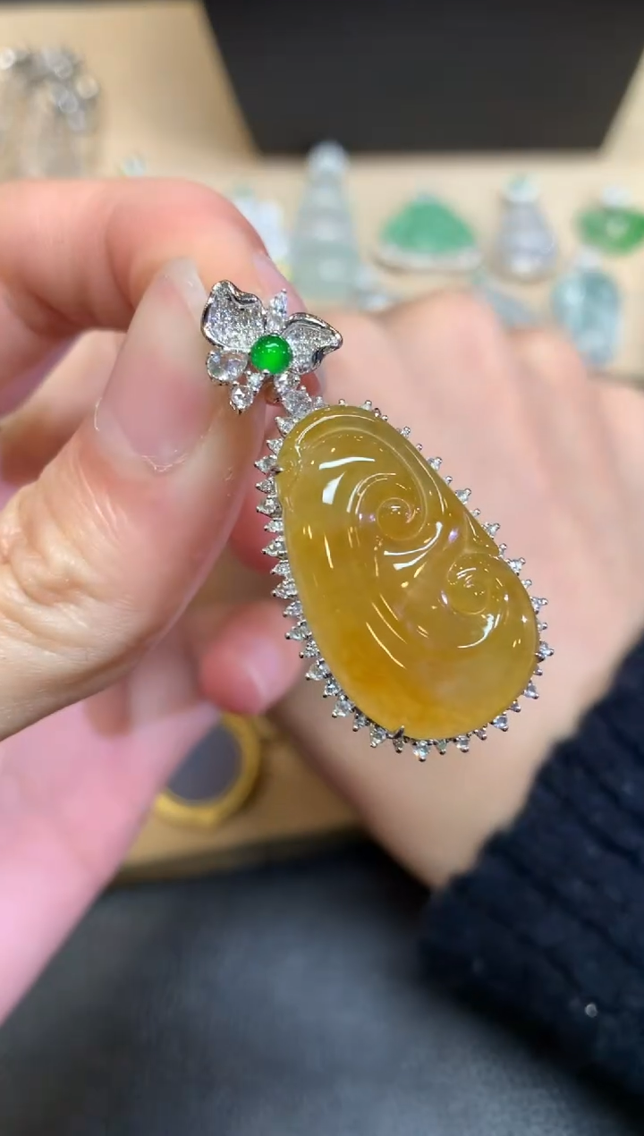 【闪购商品】翡翠颈饰18K金镶嵌如意【无服务费】