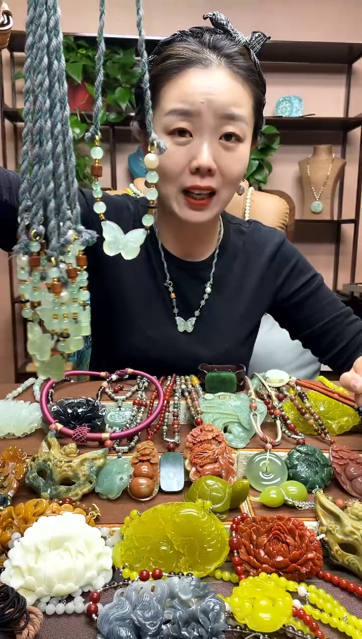 未镶嵌岫玉吊坠多样性发货发其中之一