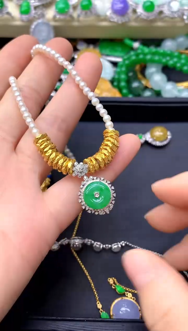 颈饰18K金镶嵌翡翠235-中国好珍宝